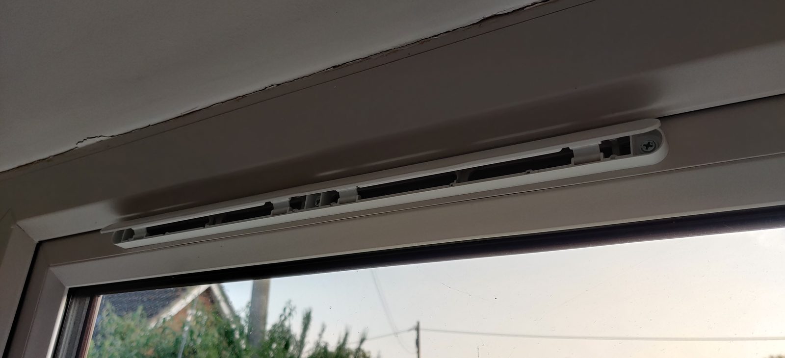 Приточный клапан на окне